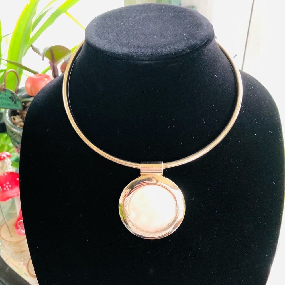 Rose quartz choker style necklace, NWOT.